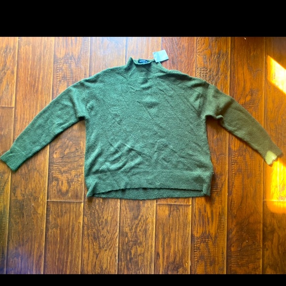 MinkPink Sweater - Picture 1 of 3